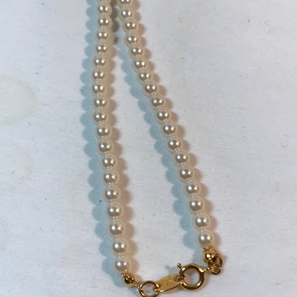 Avon faux pearl necklace, single strand, 28 in length, marked Avon on clasp - Picture 7 of 7